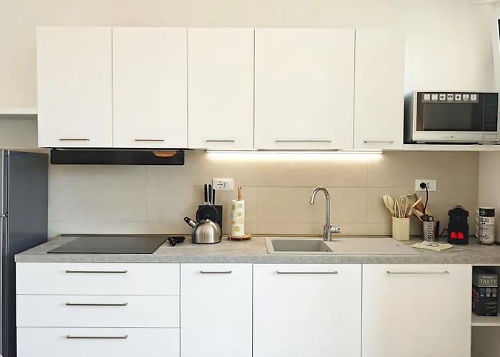 Hostdomus - Castelli Free Garage *